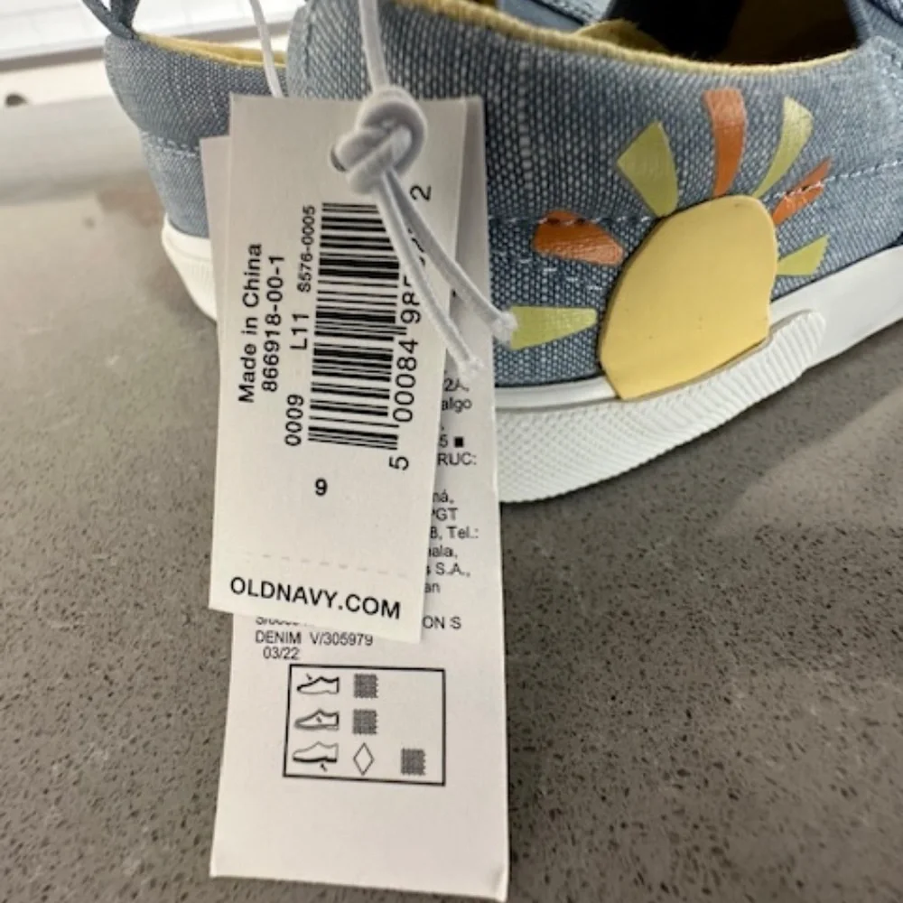 Old Navy Little Girl Sz 9 Slip on Sneakers with Sun